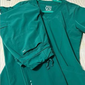 Barco one scrub set